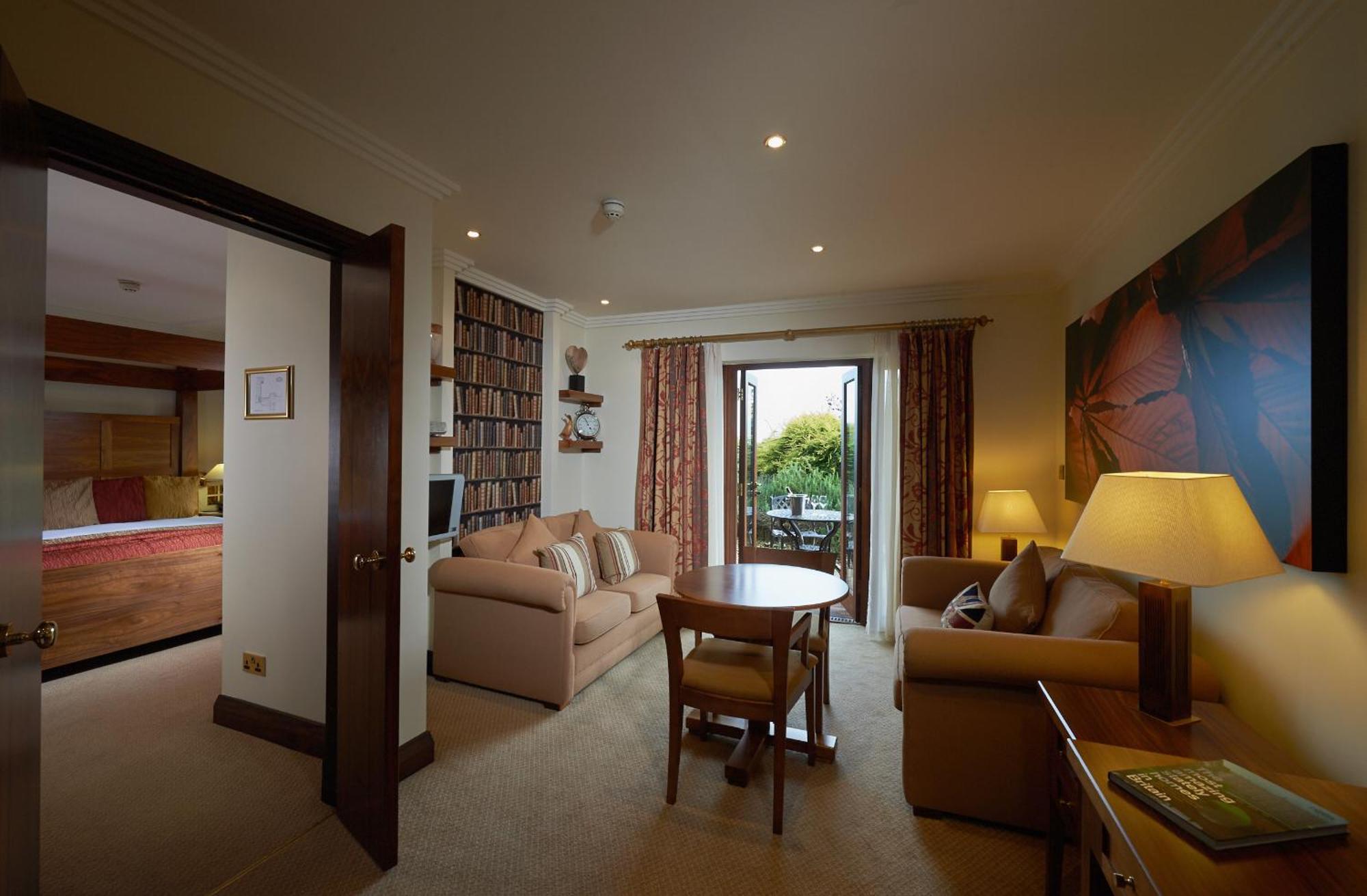 Morley Hayes 4*
